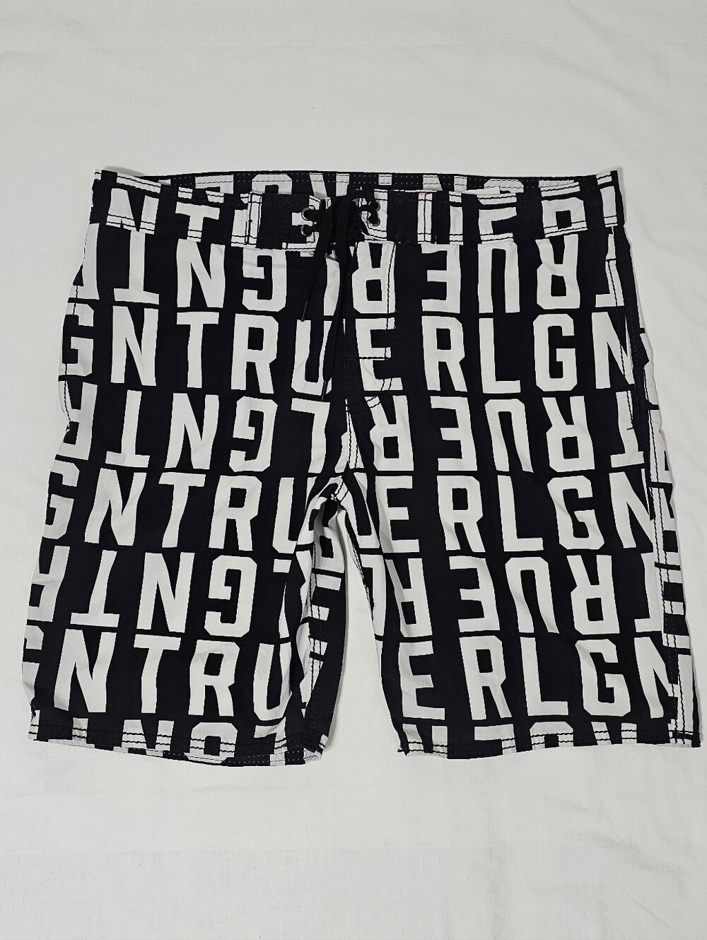 True Religion Boardwalk Swim Trunks Men’s 34 Black White Logo Print